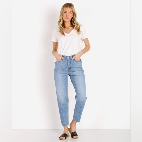 Levi's premium quality Mom Jean Sneak Peek sz 31 - Picture 1 of 9